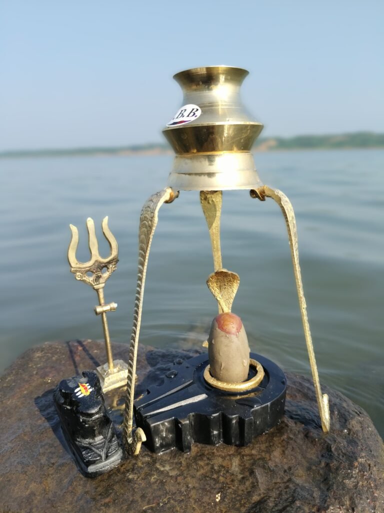 tilak dhari narmadeshwar shivling